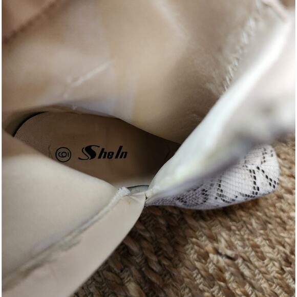 Snakeskin Leather Fashion Block Heel Ankle Booties Cream Zip Up Size 6 - Picture 9 of 11